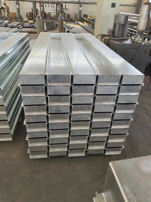 Längen 1000-4000 mm Betonhaltewand-Sleeper-Formen für den Bau von Eisenbahninfrastrukturen