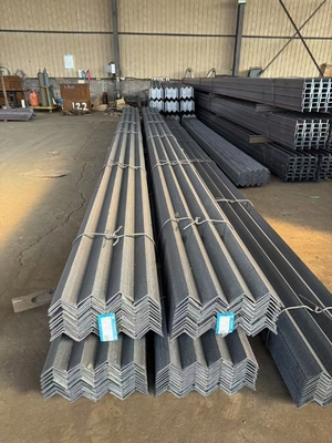 100*100*8 mm galvanisierter Stahlwinkel für die Effizienz von Türrahmen für zivile Gebäude