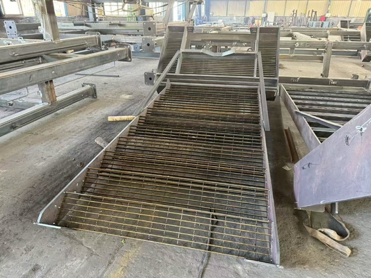 Schöne, langlebige, korrosionsbeständige und sichere Außentreppen für gewerbliche Fabriken