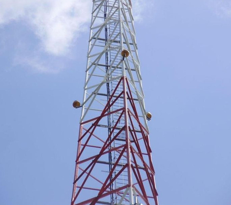 5G-Kommunikation Hot Dip Galvanized Triangle Angle Steel Kommunikationsturm geeignet für Mobilfunknetzwerke und Broadcast-Übertragung